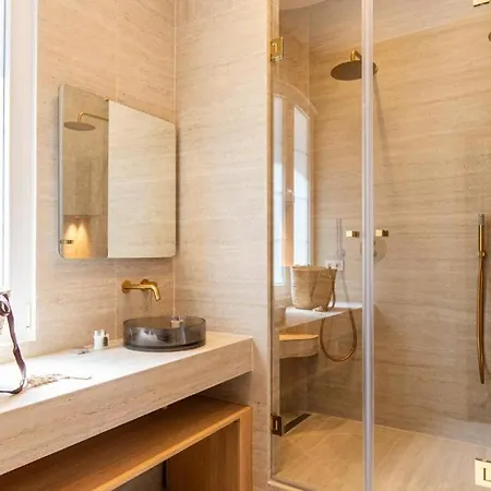 Le Clos De La Pinede Chambre Deluxe A 300 Euros