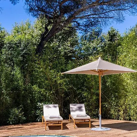 Le Clos De La Pinede Chambre Deluxe A 300 Euros *